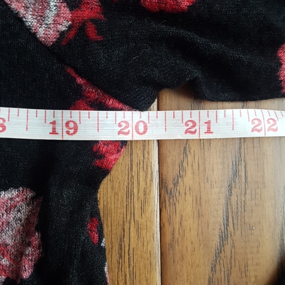 Maurices Long Sleeve Keyhole Floral Top Size XL - Picture 2 of 9